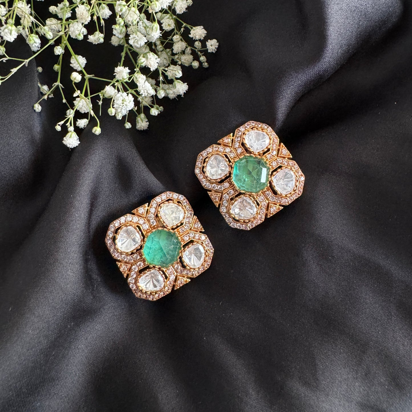 Safa Emerald Kundan Studs