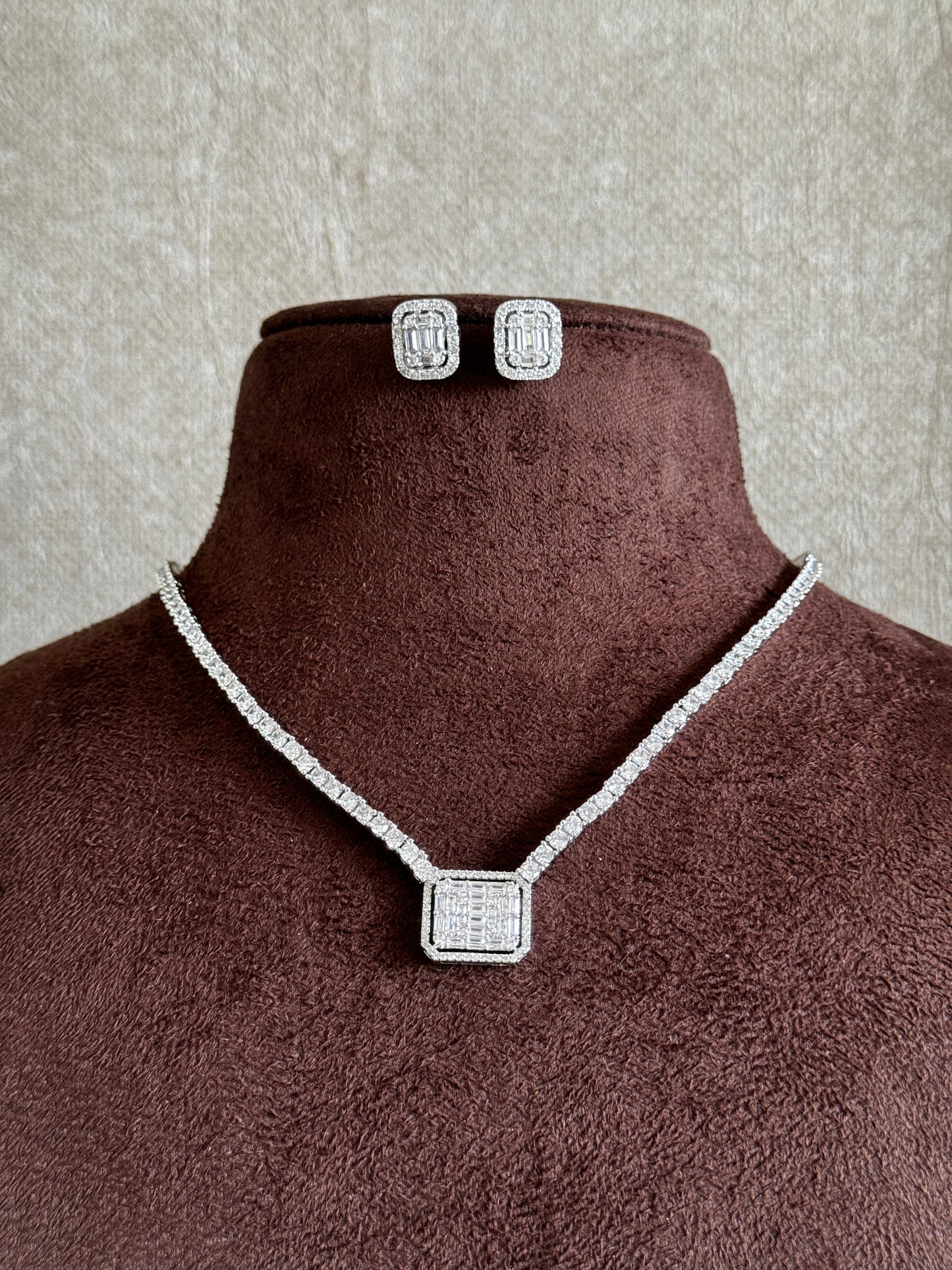 LEAH NECKLACE