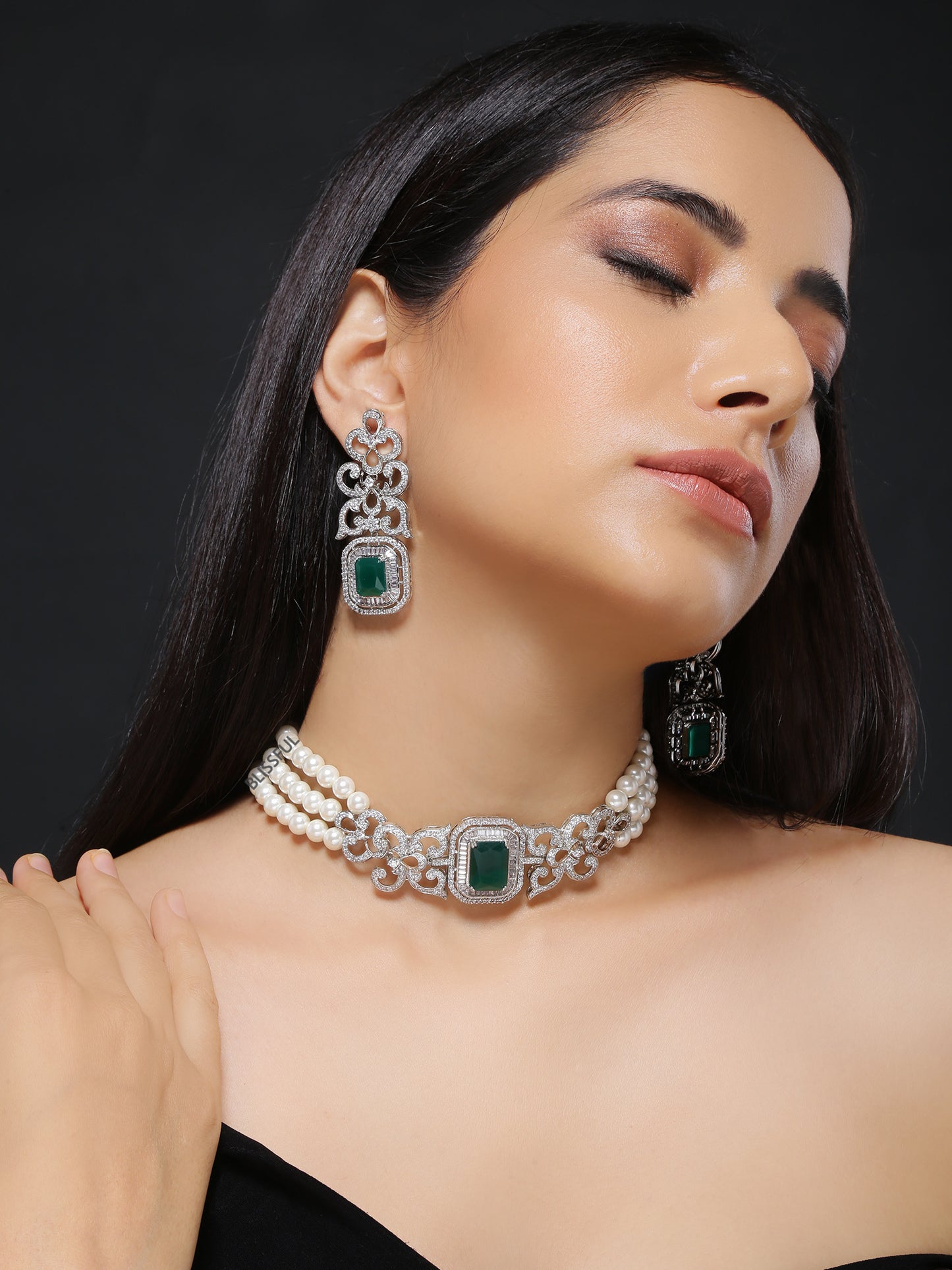 SLYVIA CHOKER