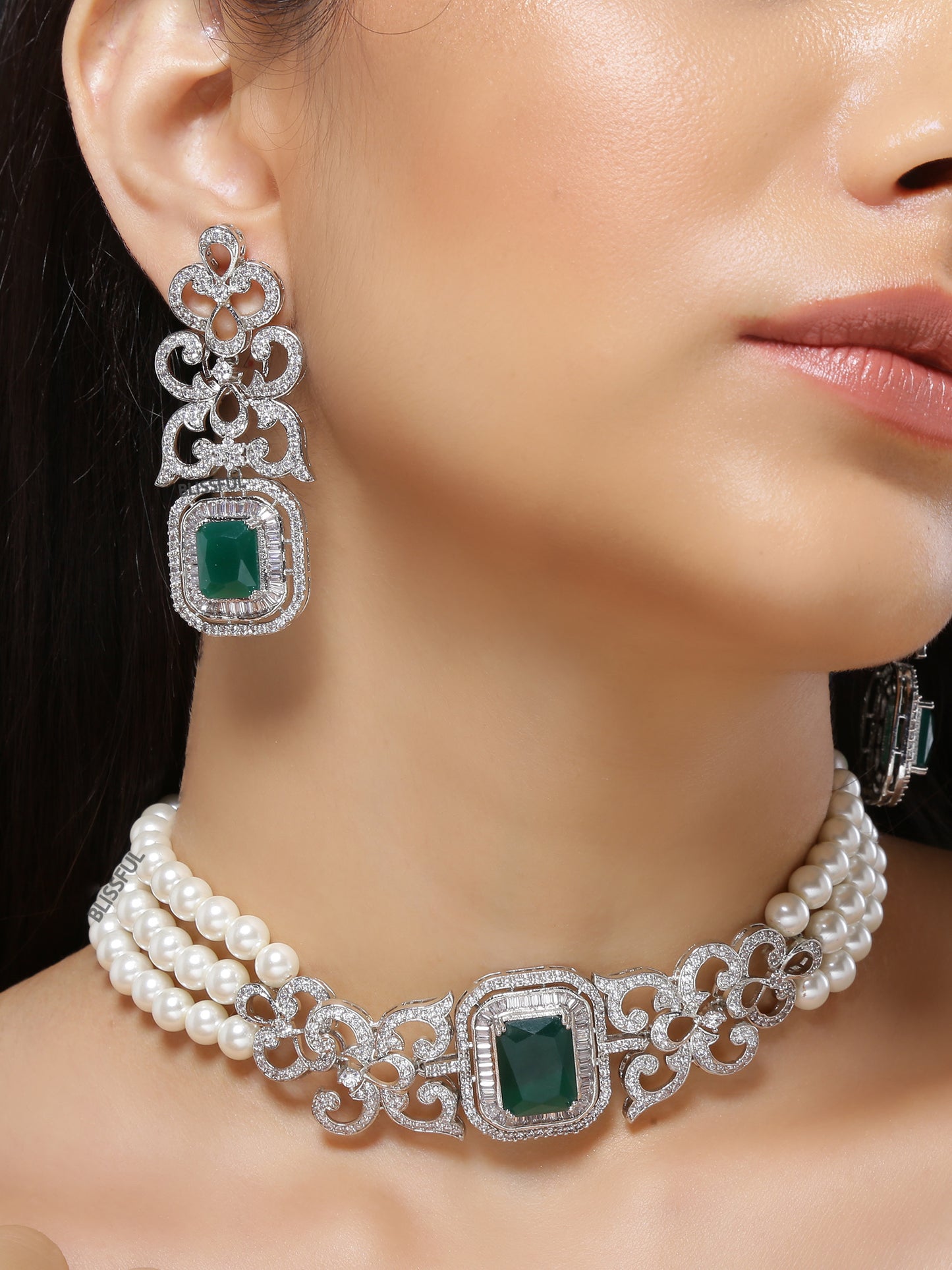 SLYVIA CHOKER
