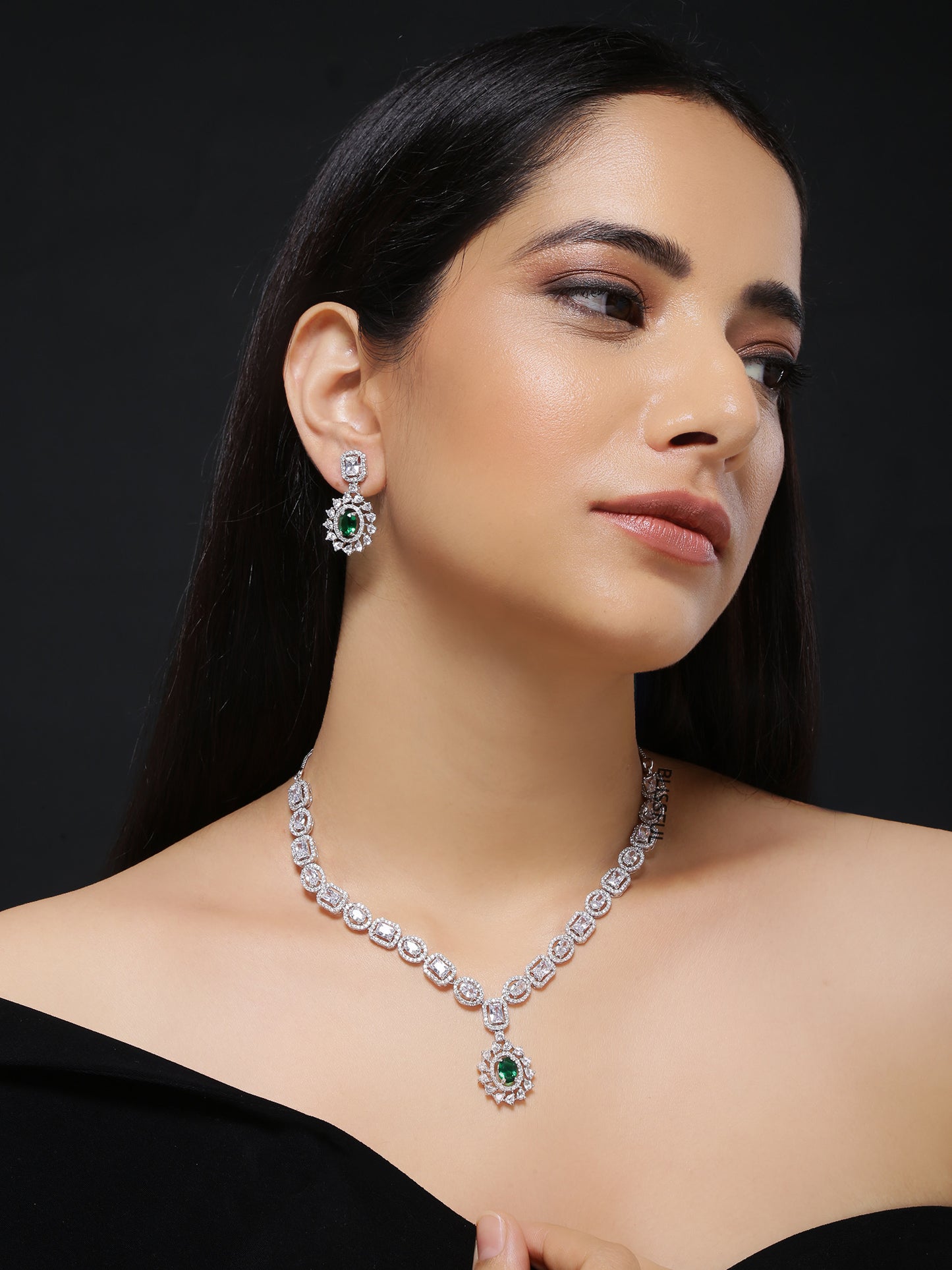 REGINA NECKLACE