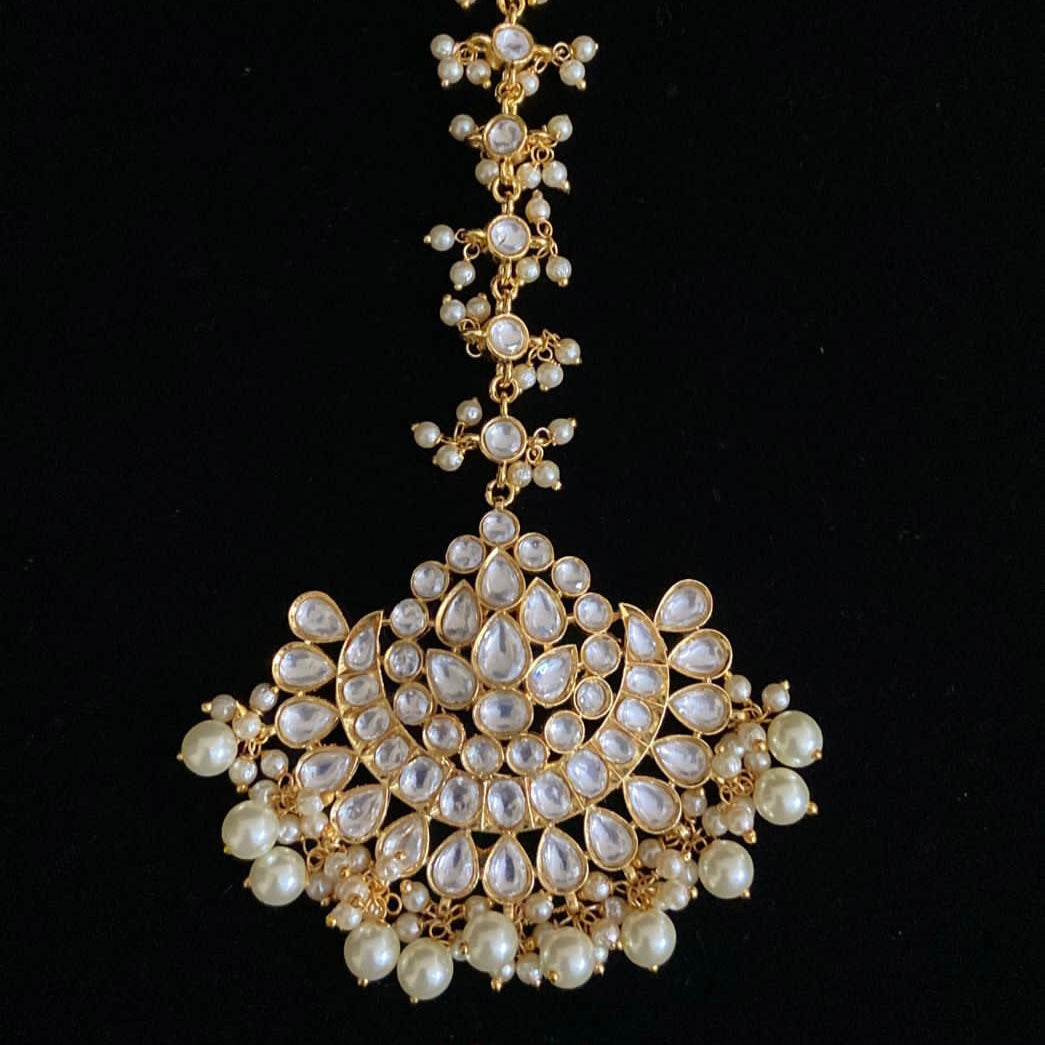 Kundan Maang Tikka