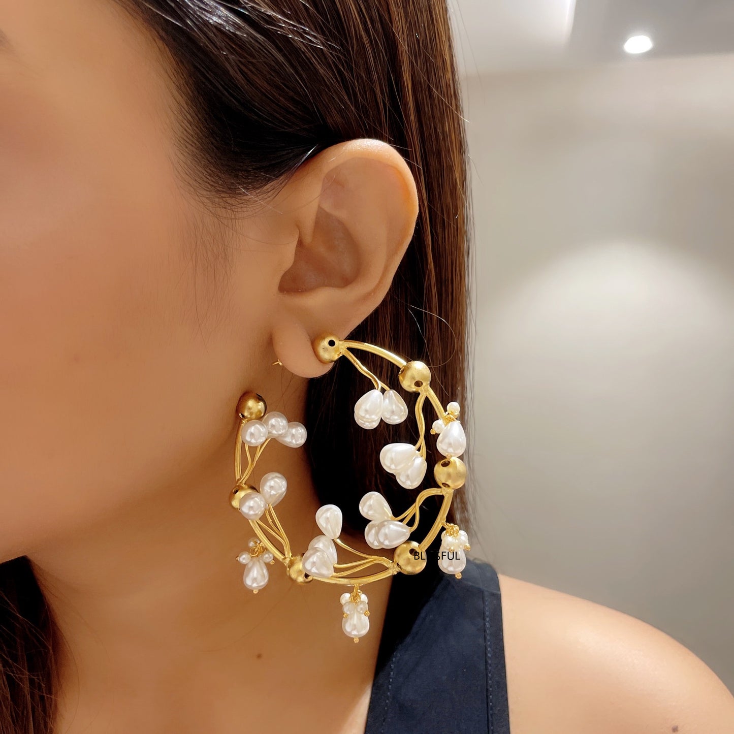 Aisha Pearl Hoops