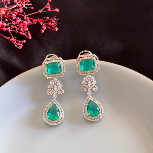 Lisa Diamond Earrings